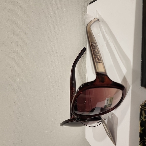 Designer sunglasses - Picture 6 of 8